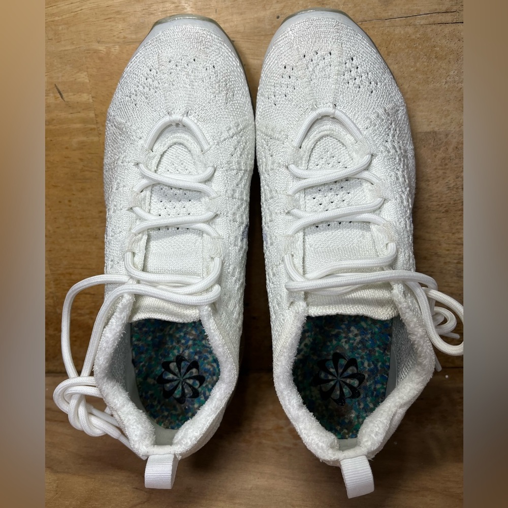 Nike Air VaporMax 2023 Flyknit Womens Sz 7 Running Shoes Sneakers Pure Platinum - Picture 7 of 11